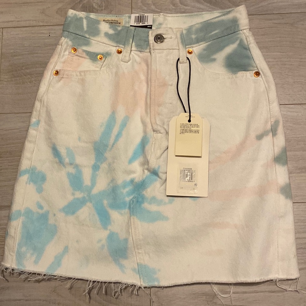 New with tags Levi’s tie dye skirt